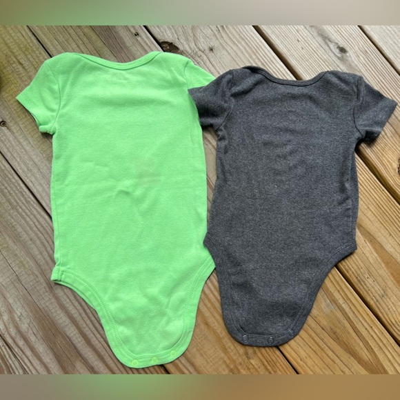 Infant baby toddler Okie Dokie Green and Gray Bodysuits Set 12M - Picture 5 of 5